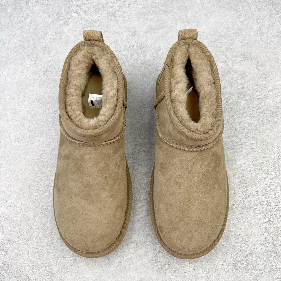 Pick up locally 💰520 UGG Zhou Dongyu's same style 6109 classic autumn and winter sheep fur integrated snow boots. All shoes are made from ZP. Longfeng A-grade Australian imported sheep fur integrated men's and women's boots. Brand OEM production line. Fully follow the ZP process. OEM original pattern maker. Adhering to the principle of no original shoes and no development selection. Pay attention to every detail. The most authentic version on the market TREADLITE "Light Wing" technology outsole Lightweight/durable/flexible/pile type [solemn after-sales commitment] If there are major quality problems such as degumming/broken bottom within one month, we will directly replace it with a new one for you! Size: 35 36 37 38 39 40 41 42 43 44 45 Coding: by2936050
